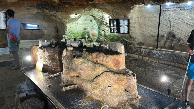 На ртот Калиакра во Бугарија се откриени три златни монети од времето на императорите Јустинијан I и Анастасиј I