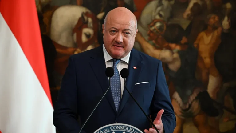 Австрискиот канцелар во Белград со остро предупредување до Србија