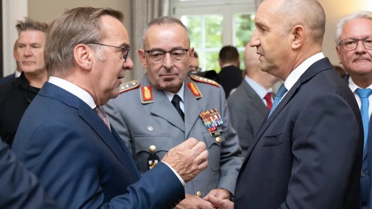 Бугарскиот претседател Радев присуствуваше на отворањето на нов завод на концернот „Рајнметал“- ќе се градат два погони и во Бугарија