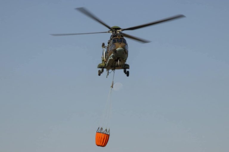 Хеликоптери и војска ангажирани во гаснењето на пожарите во Рила