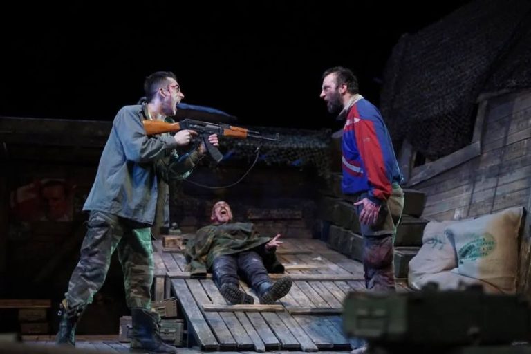 Со претставата „Ничија земја“ на МНТ во режија на Александар Морфов започна театарскиот фестивал „Театар без граници“ во Ќустендил