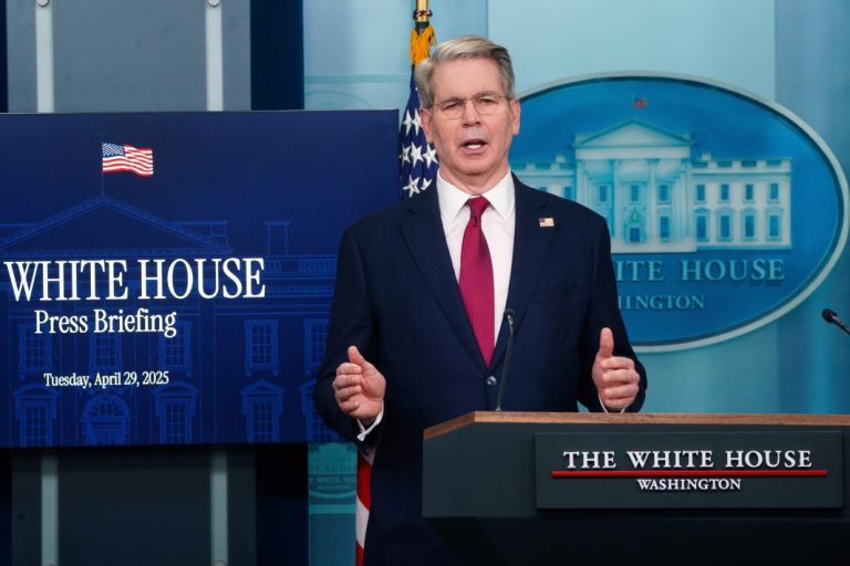 САД и Европа разгледуваат нови санкции против Русија