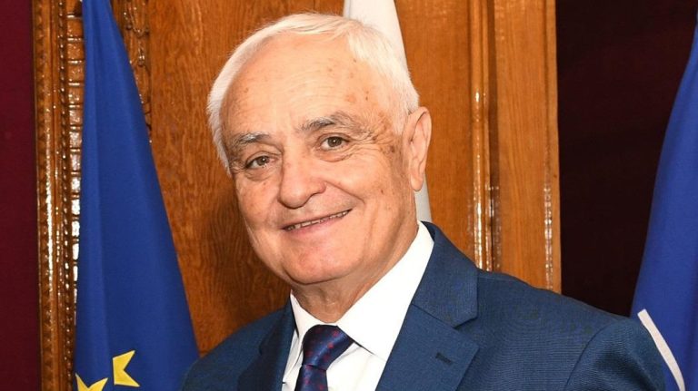 Министерот за одбрана на Бугарија Атанас Запрјанов беше гостин на свеченото отворање на бугарското неделно училиште Христо Ботев во Тирана