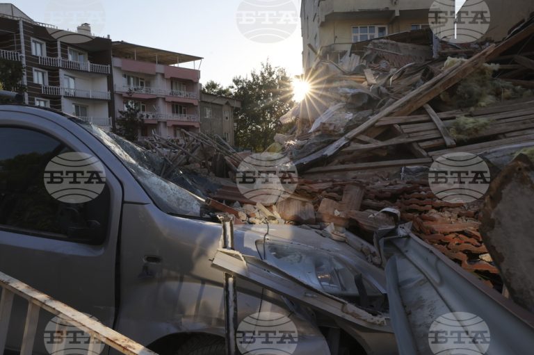 Министерот за внатрешни работи на Турција: Срушени се три згради и една продавница, нема жртви