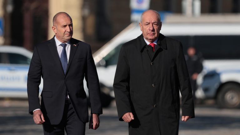 Радев ја повика Унгарија да го убеди Скопје да ги спроведе уставните измени