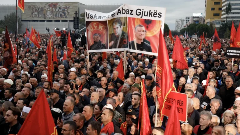 Илјадници демонстранти во Тирана во поддршка на поранешните лидери на Ослободителната војска на Косово