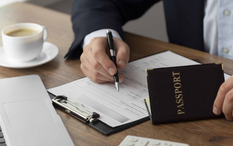 Претрес во Скопје, лишени од слобода Tурци и Узбекистанци за фалсификување дозволи за престој и други службени документи