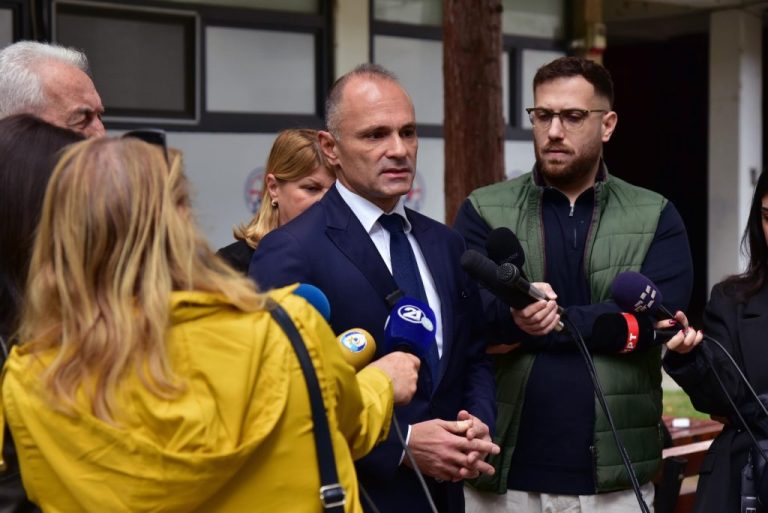 Филипче: Муцунски да одговори дали во Македонија ќе се носат мигранти по договор со Британија?