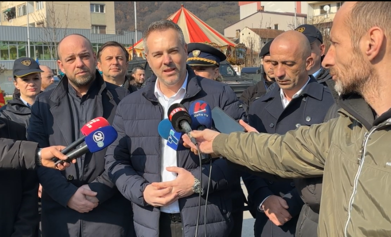 Граѓаните да бидат внимателни и да не отвораат лажни електронски пораки во име на директорот на БЈБ, предупредува МВР