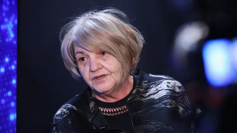 Цела Србија е на колена пред жртвите, а Вучиќ се прави дека ништо не се случило