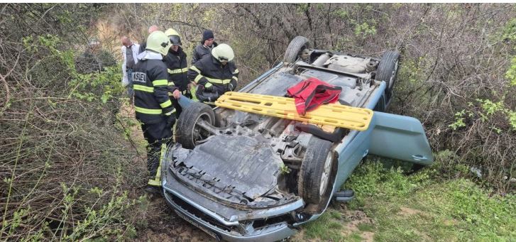 „Мерцедес“ со германски таблички се преврте на патот Кичево – Гостивар: повредени три лица, меѓу нив и малолетничка