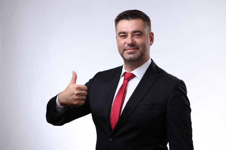 Жители на Чучер-Сандево тргнаа во наплата на изборните ветувања: Ја бараат ветената канализација од градоначалникот Зоран Бајовски