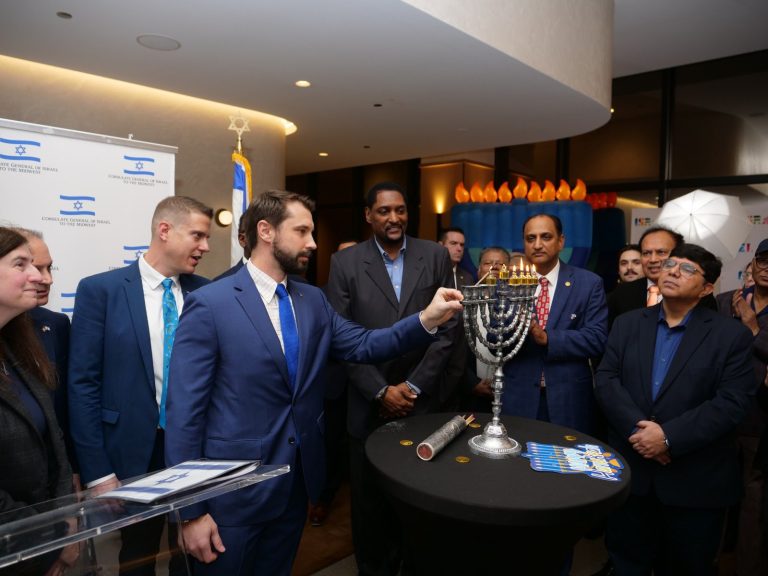 Генералниот конзул на Бугарија во Чикаго учествуваше на свеченоста по повод еврејскиот празник Ханука во градот