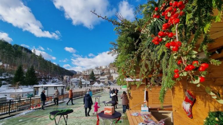 Родопска зимска приказка в Баните – филмски проекции, базар и родопски качамак