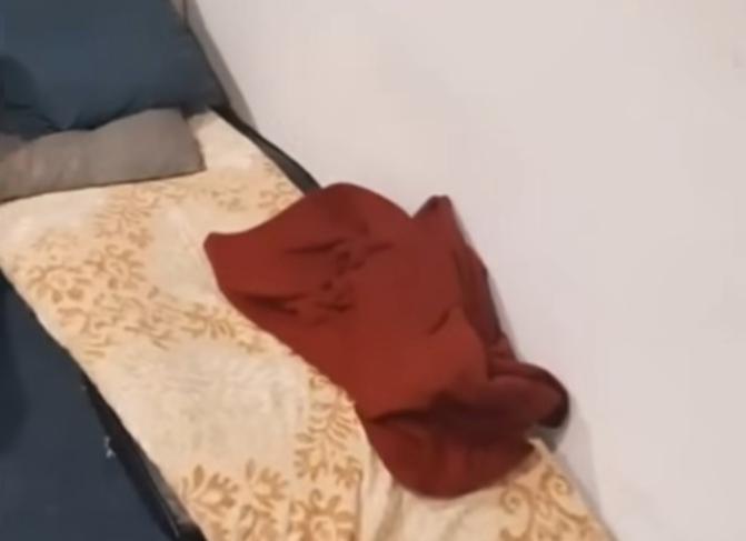 Министерот Столиковиќ објави видео од канцеларија со импровизирани кревети во кои работеле службеници од ДУИ