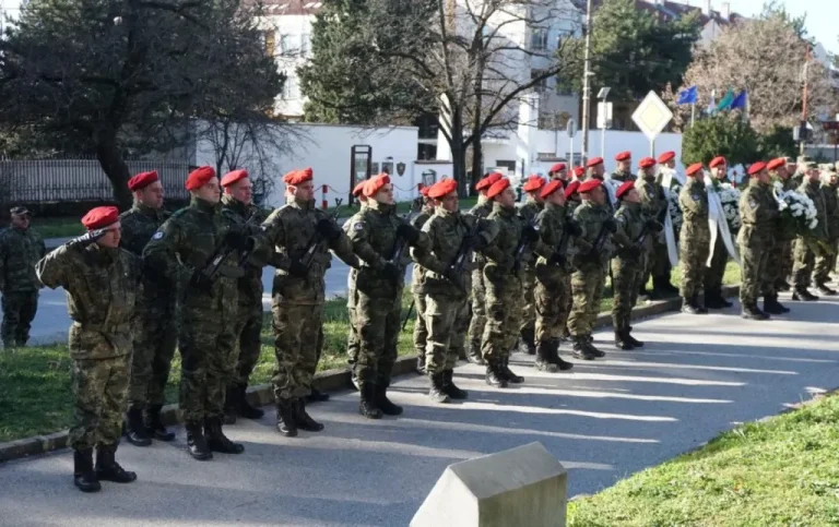 Бугариja одбележува 22 години од атентатот во базата „Индија“ во Карбала, во кој животот го загубија 13 припадници на Специјалните сили на бугарската војска