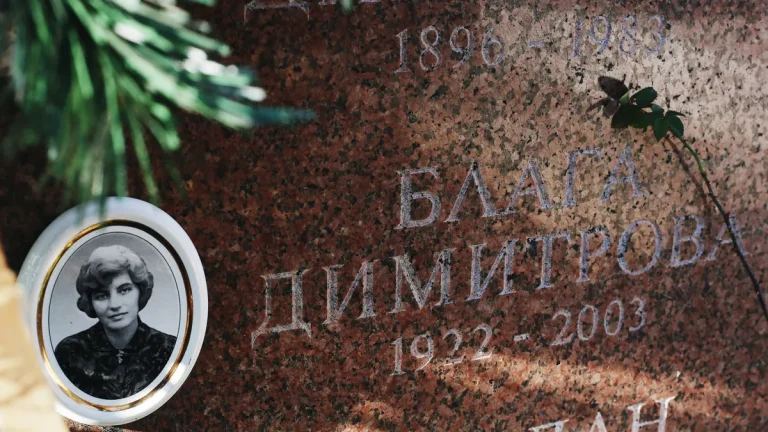 Блага Димитрова – поетесата што го обележа духовниот и јавниот живот на Бугарија