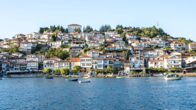 Хотели без дозволи, бесправни објекти на Галичица и недостаток на урбанистички планови: Ревизијата со забелешки за Охрид