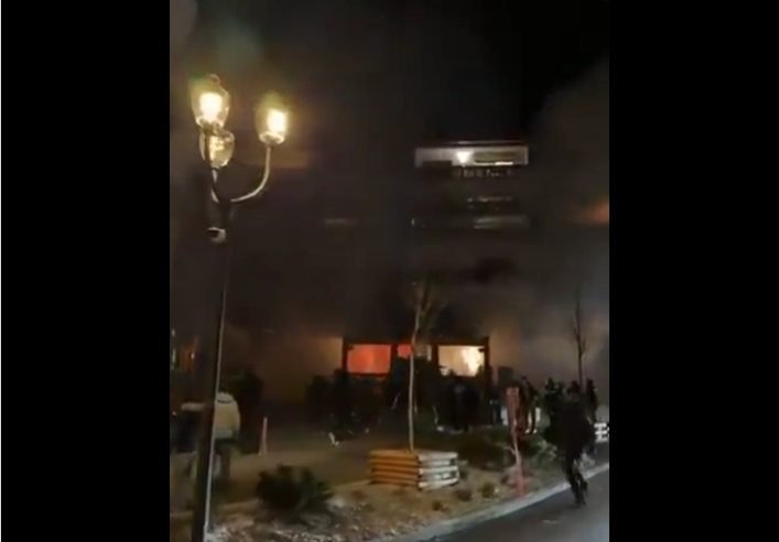 Сопственикот на швајцарскот бар проговори за прв пат, тврди дека  сè било во согласност со прописите