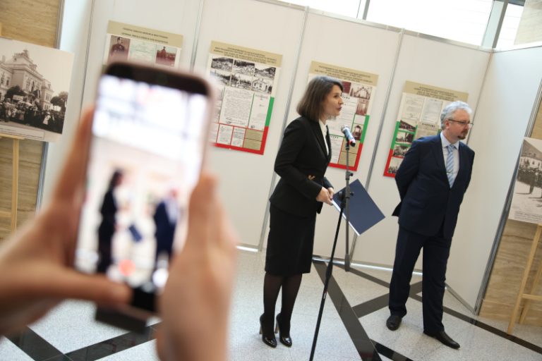 Во бугарскиот парламент беше отворена изложбата „Ќустендил и Првата светска војна“