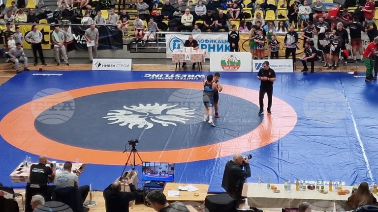 Повеќе од 190 јуниори од Бугарија, РС Македонија и Шведска учествуваат во турнирот во борење „Николај Георгиев-Кимбата“ Перник