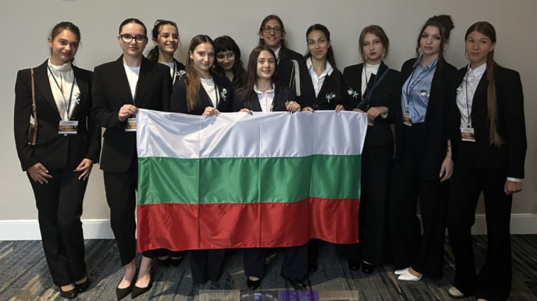 Бугарски средношколци освоија втора награда на меѓународен натпревар за дизајн на вселенска колонија