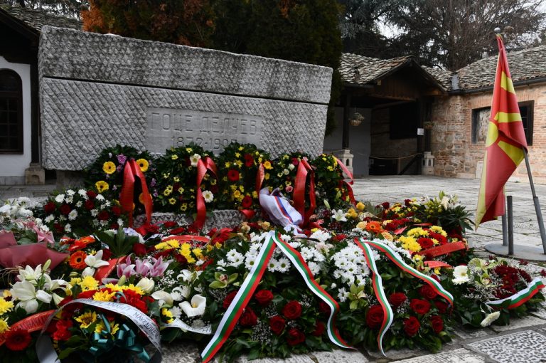 (Видео/галерија) Бугарска делегација, предводена од бугарскиот амбасадор во Скопје, Желјазко Радуков, му оддаде почит на големиот бугарски револуционер Гоце Делчев