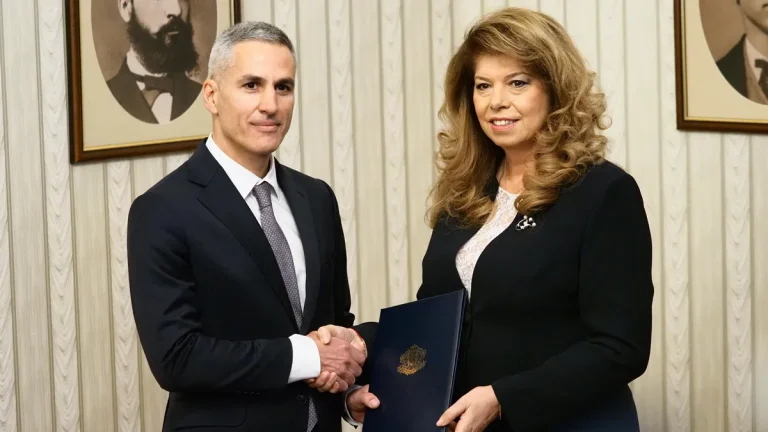 Андреј Ѓуров го претстави составот на службената влада пред претседателката Илијана Јотова