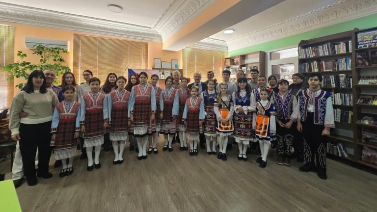 Отворен кабинет за изучување на бугарски јазик со мултимедијална опрема во бесарабското село Камчик во Одеската област