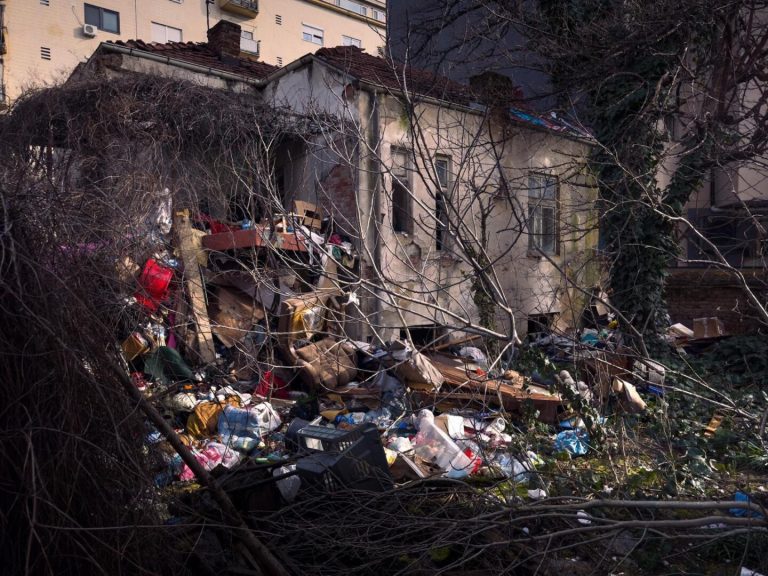 (Фото) Инспекциска акција во Центар, нема да толерираме диви депонии и небезбедни напуштени објекти, порача Герасимовски