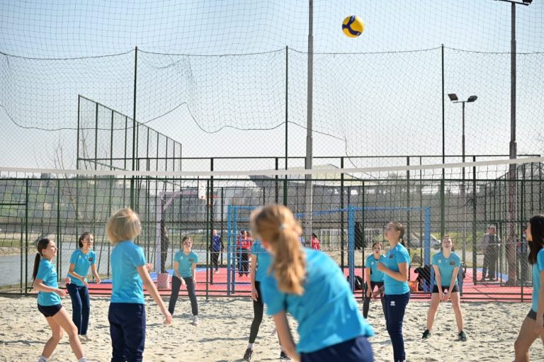 Пуштени во употреба обновените спортски терени на кејот на Вардар