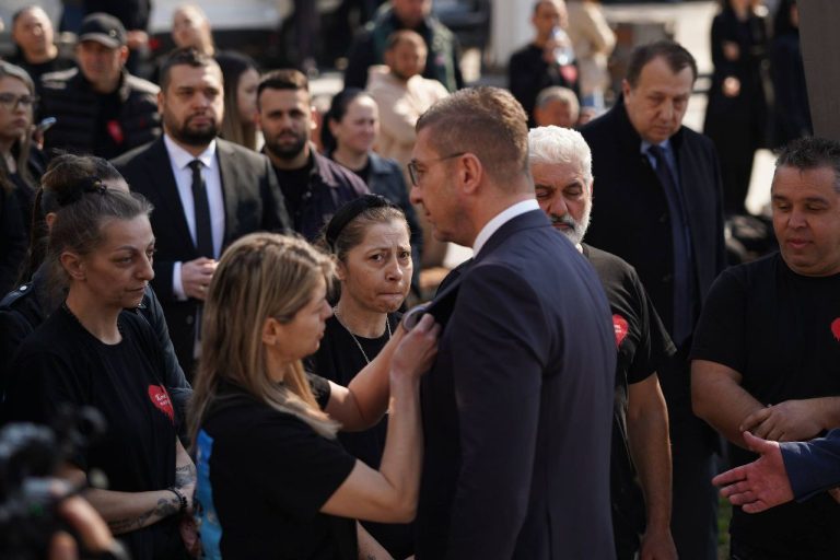 (Фото) Мицкоски: Денес во Кочани оддаваме тивка, но длабока почит кон невините животи што прерано згаснаа