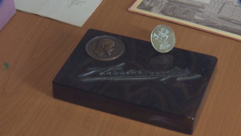 Вредно дарение со предмети и документи на првиот бугарски кнез Александар Батенберг пристигна во Државната агенција „Архиви“ на Бугарија