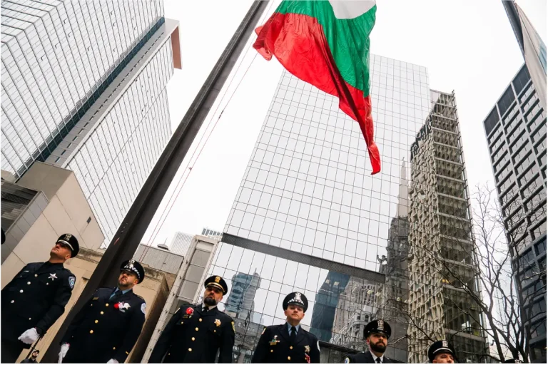 (Видео) Бугарското државно знаме гордо се развеа во Чикаго по повод Трети март