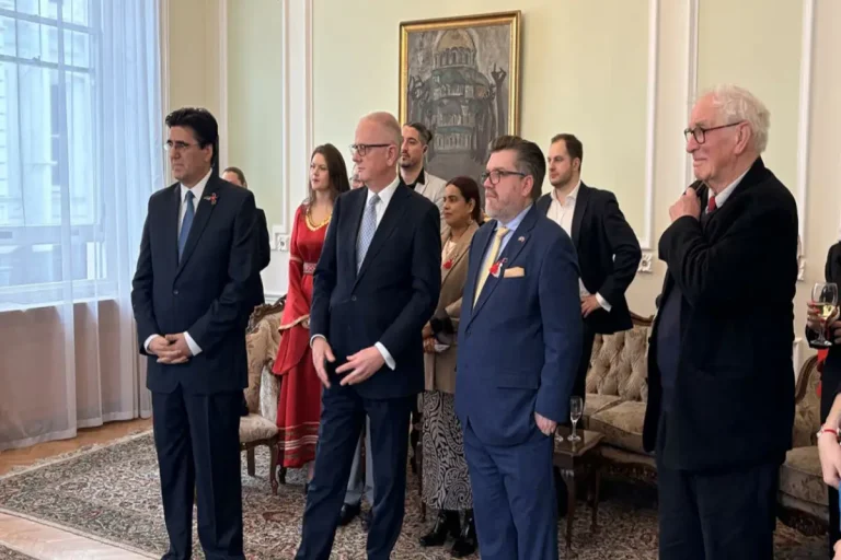 Правнукот на познатиот британски политичар Вилијам Гладстон беше специјален гостин на бугарскиот прием во Лондон по повод 3-ти Mарт