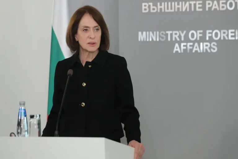 Неински одржа телефонски разговори со министрите за надворешни работи на Израел, Кувајт и Јордан, како и со колегите од ЕУ