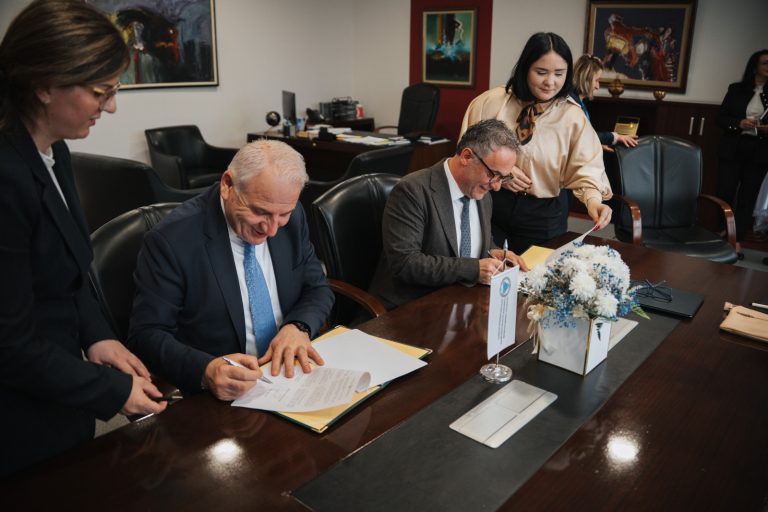 Во Тетово потпишан меморандум за соработка меѓу Министерството за здравство и Универзитетот на Југоисточна Европа