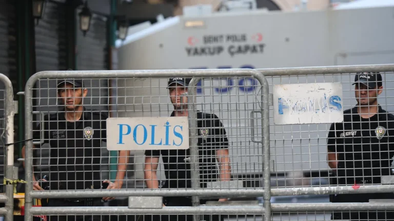 16 повредени во пукање во училиште во Турција, напаѓачот се самоуби