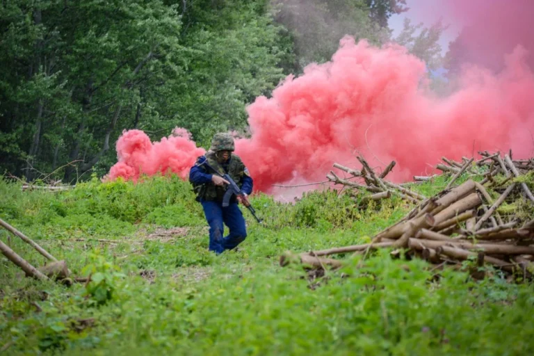 (Фото/видео) Тошковски во Идризово: Кандидатите за полицајци ја демонстрираа подготвеноста преку симулациска вежба