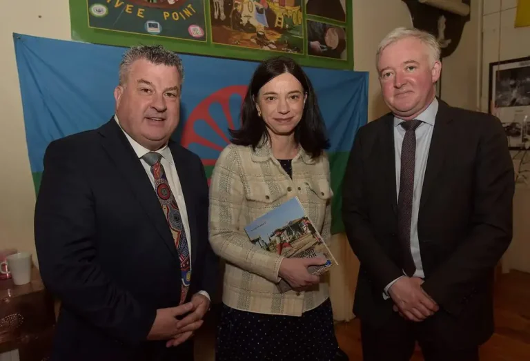 Бугарската амбасадорка во Република Ирска Вања Андреева ја посети изложбата „Нечуените 12 милиони“, посветена на Ромите и патувачките заедници во Европа