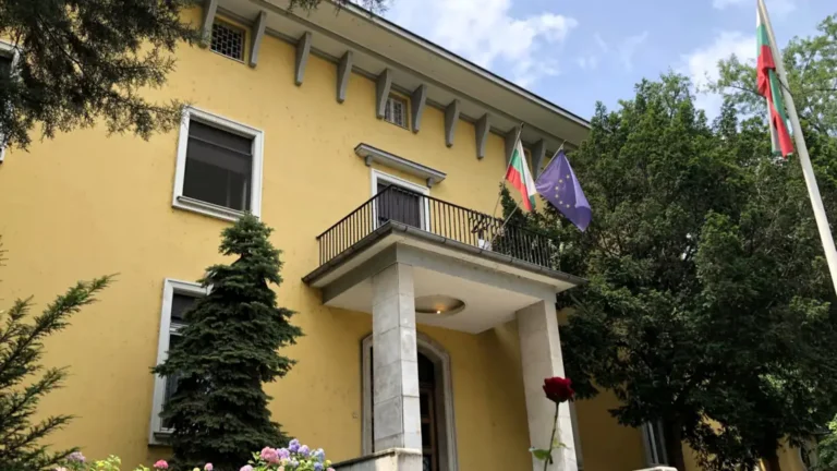Бугарската амбасада во Србија со иницијатива за обновување на својата библиотека