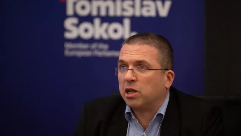 Хрватски европратеник: Вучиќ е главниот извор на нестабилност во Србија и регионот