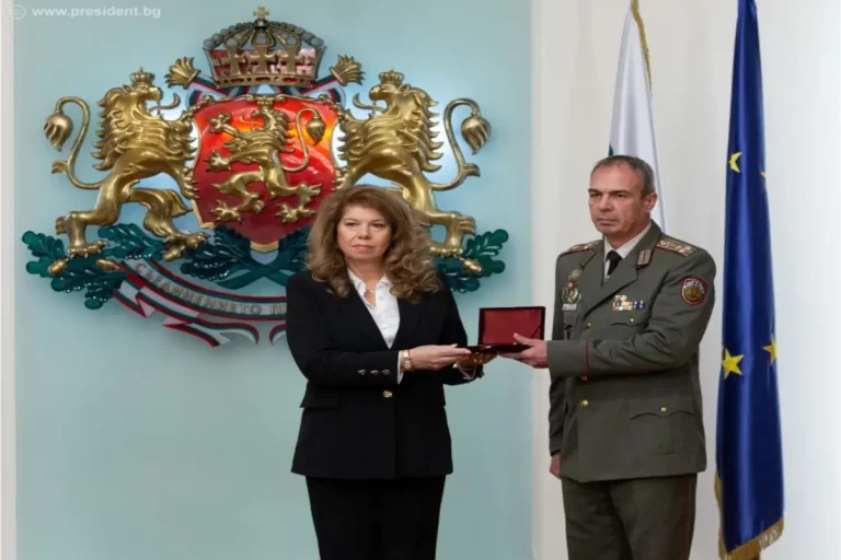 Претседателката Јотова го унапреди полковник Атанас Георгиев во бригаден генерал и го назначи за командант на 61-та механизирана бригада