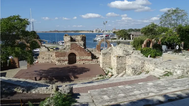 Несебар туристички лидер во 2025 година, секторот генерира 1,4 милијарди евра приходи