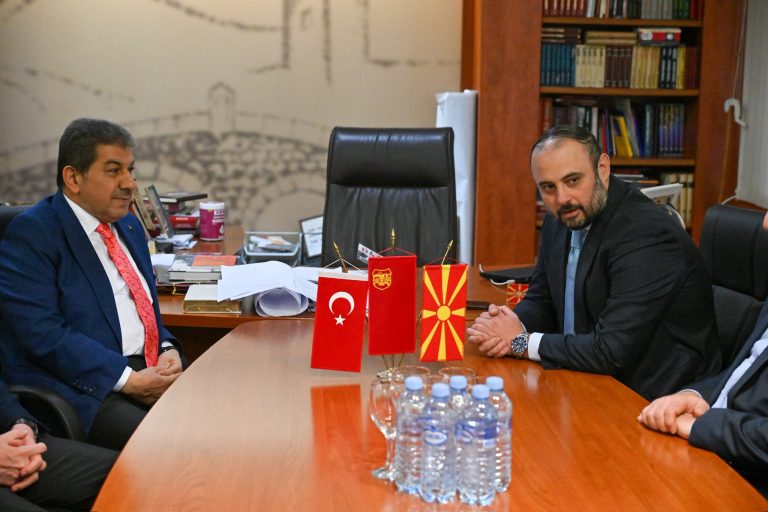 Камениот мост ќе добие современо декоративно осветлување, најави Ѓорѓиевски