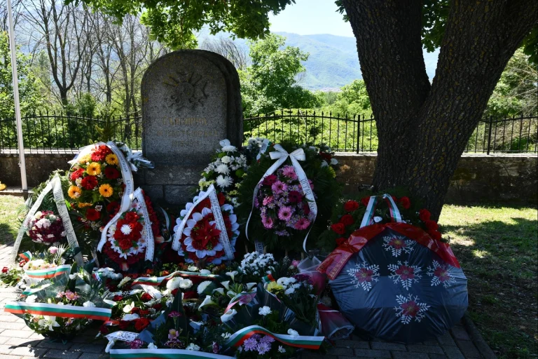 (Галерија) Денот на храброста и празникот на Бугарската армија – 6 мај, беше одбележан на бугарскиот воен меморијал во село Ново Село, Република Северна Македонија
