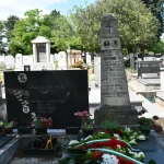(Галерија) Делегација на бугарската амбасада, БКИЦ и бугарската заедница во Северна Македонија положи цвеќе на гробот на полковник Борис Дрангов во Скопје