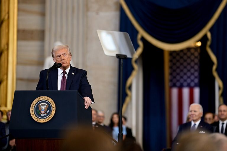 Трамп најавува акција во Ормускиот теснец; „Аксиос“: Морнарицата на САД нема нужно да учествува