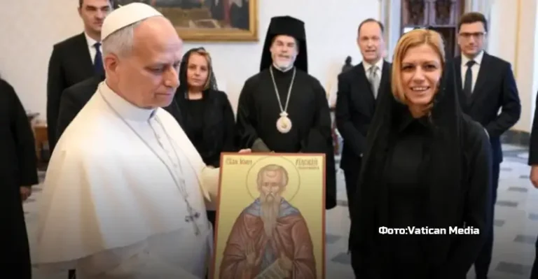 Папата Лав XIV го благослови бугарскиот народ, бугарската делегација му врачи икона на Св Иван Рилски и чипровски килим