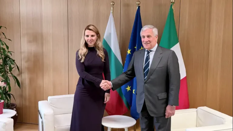 Шефицата на бугарската дипломатија Велислава Петрова и нејзиниот италијански колега Антонио Тајани разговараа за Коридорот 8